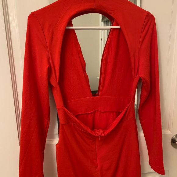 Plunge neck red dress with open back - Picture 3 of 4